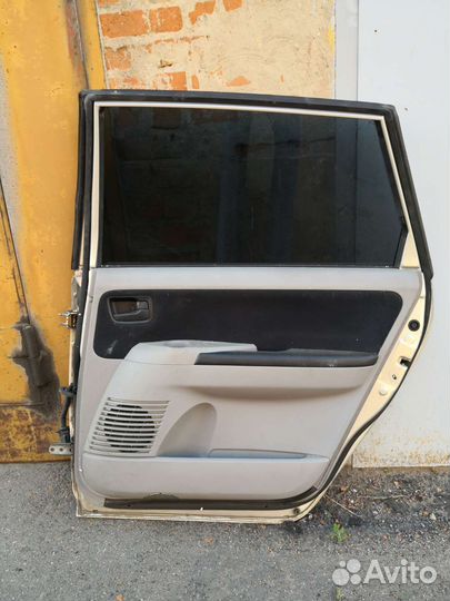 Дверь Mitsubishi Grandis задняя правая