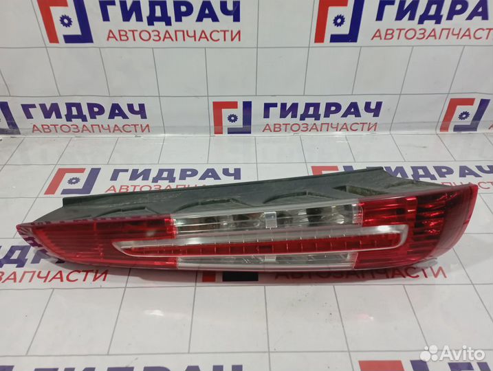 Фонарь задний левый Ford C-MAX 1543052