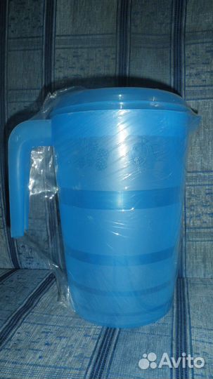 Пластиковый кувшин