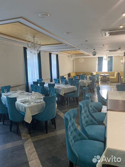 Мойщица посуды в кафе