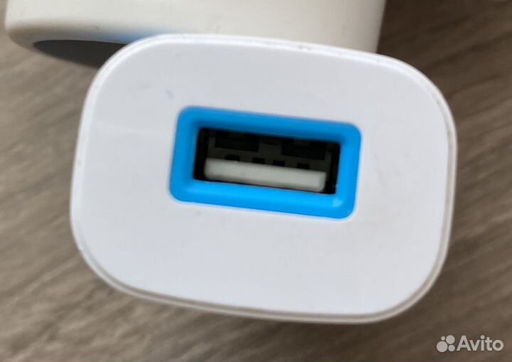 Сетевое зарядное устройство