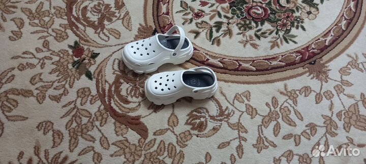 Шлепки, кроссы