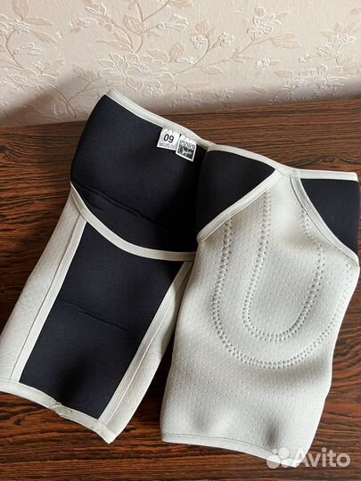 Наколенник ортопедический