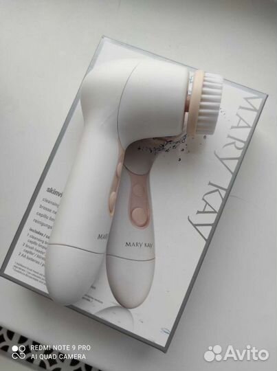 Щетка для глубокого очищения лица Мери Кей