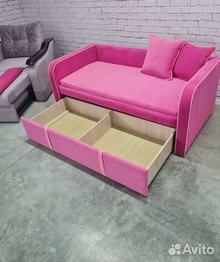 Детская кровать новая с ящиком