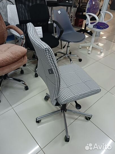 Компьютерное кресло без подлокотников