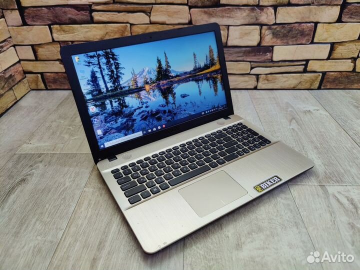 Asus X541S / 4 ядра Intel / SSD диск 128 Гб