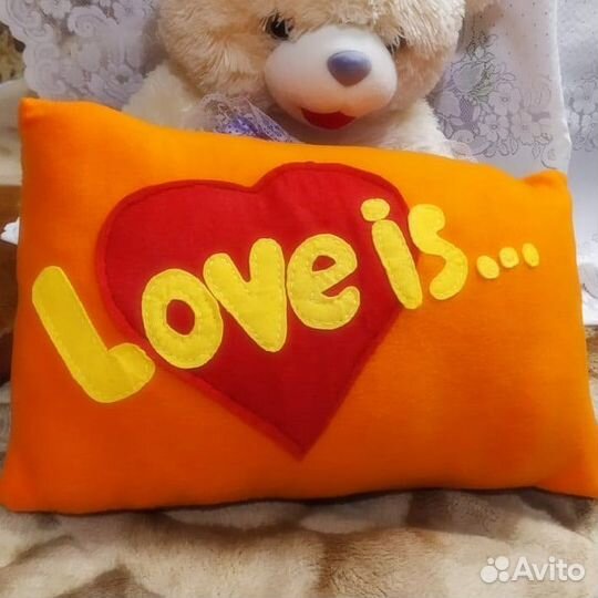 Подушка love is