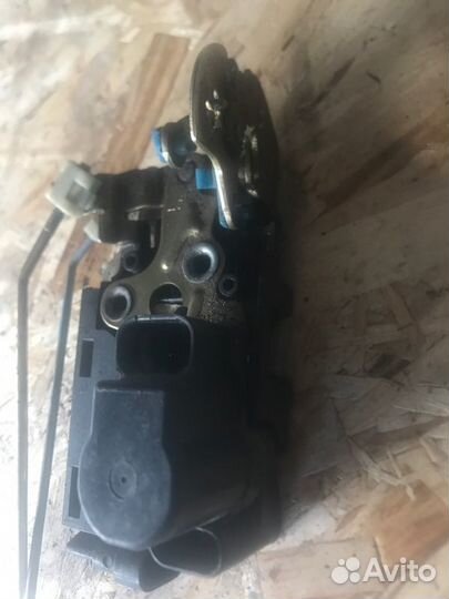 Замок двери передний левый Chevrolet Aveo T200 L34