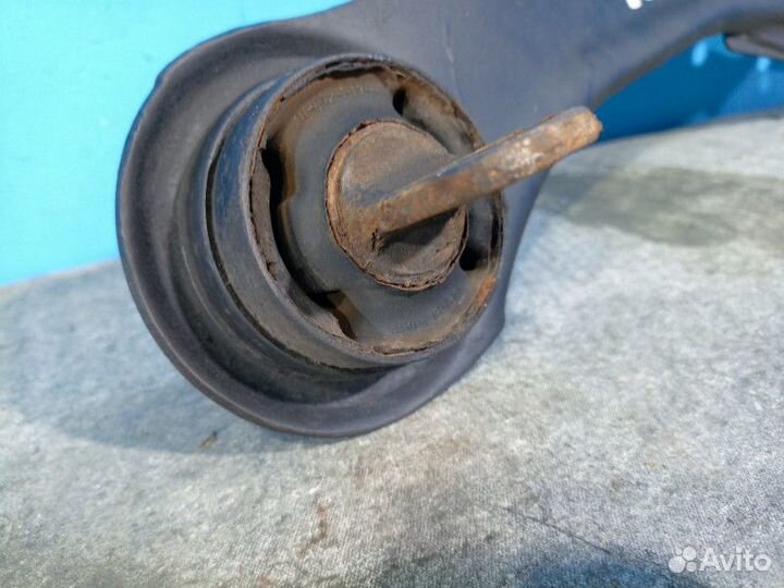 Задний продольный рычаг правый Kia Ceed 1 (ED)