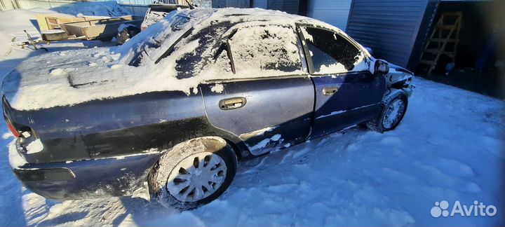 Mitsubishi carisma 1.6 МКПП 2003 год