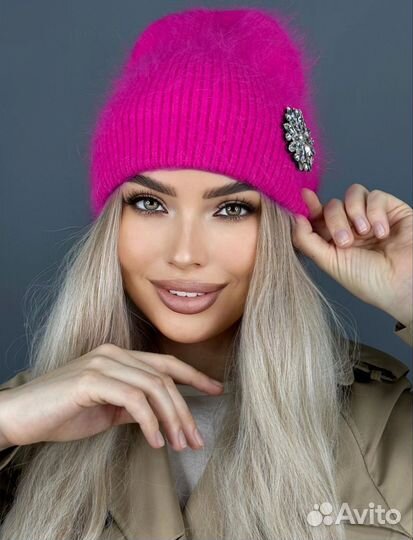 Шапка из ангоры с камушками