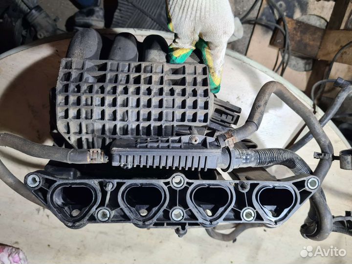 Впускной коллектор Volkswagen Polo 1.6 2013