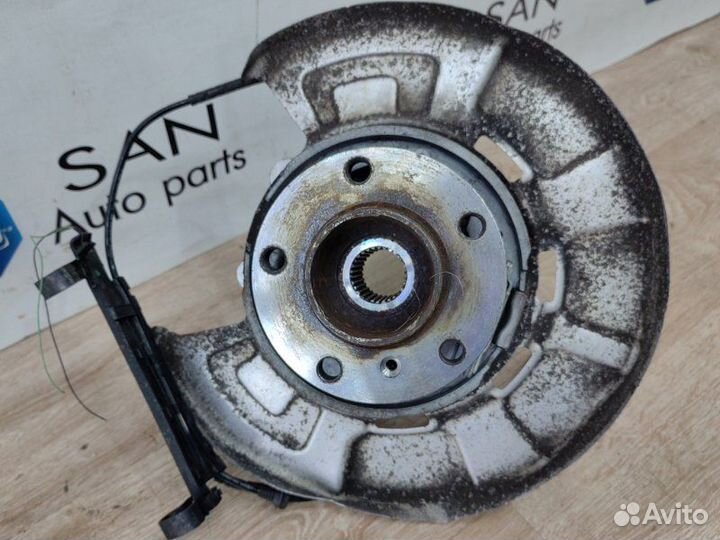 Кулак задний правый Bmw X5 E70 N62B48 2007