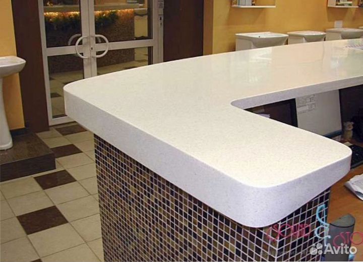 Барная стойка для приемной кварцевого агломерата