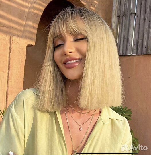 Парик блонд прямой с челкой