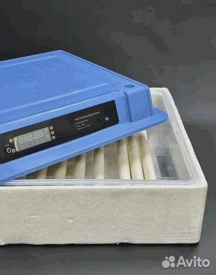 Инкубатор для яиц автоматический. На 64 яйца