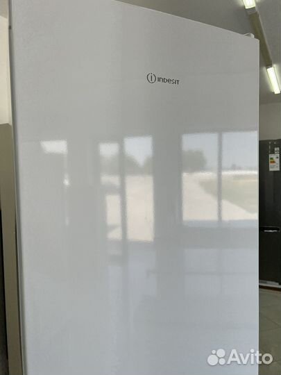 Холодильник indesit 4200 W белый