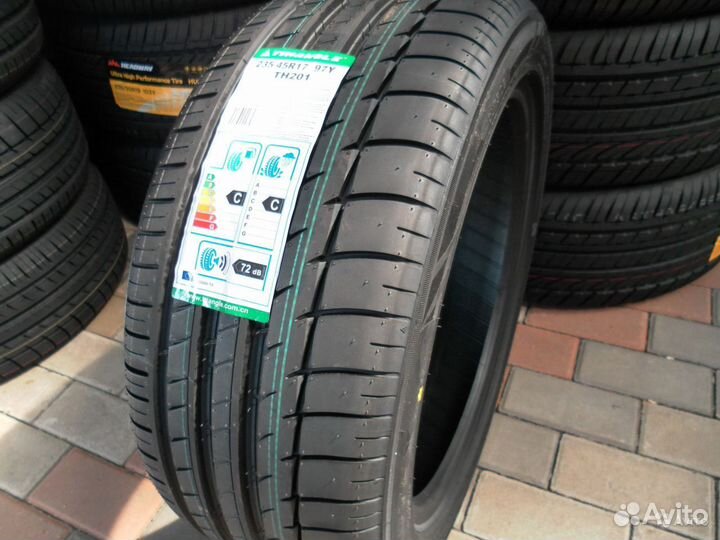 Triangle Sports TH201 245/45 R18 100ZR