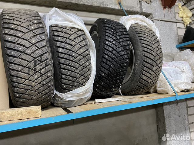 Goodyear Ultragrip Ice Arctic 215/60 R16