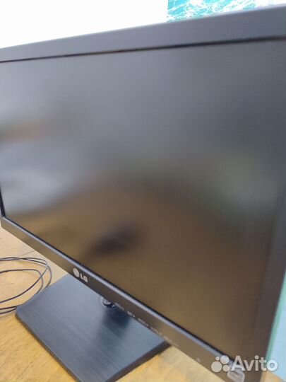Монитор LG 19