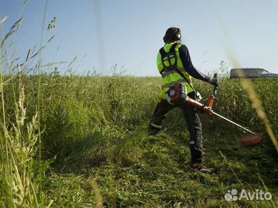 Покос травы триммером