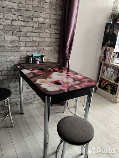 Продам стол и стулья