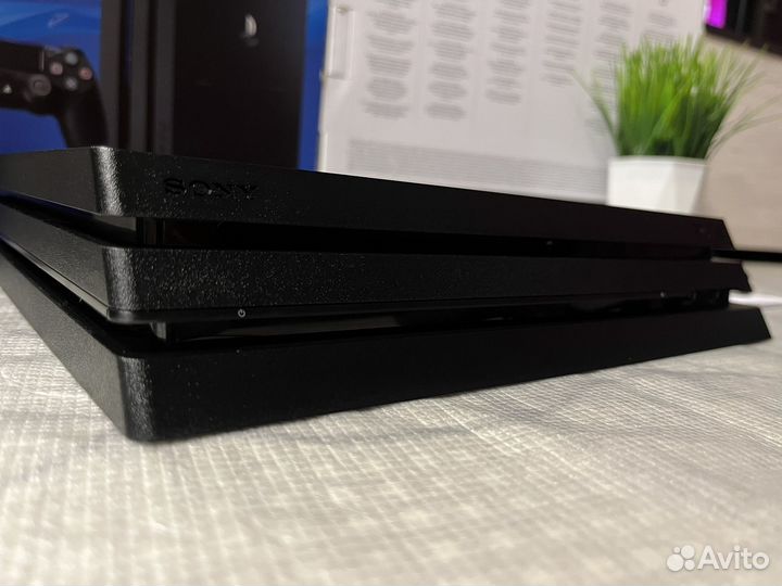 Sony PlayStation 4 pro 1tb+2/гем+200игр