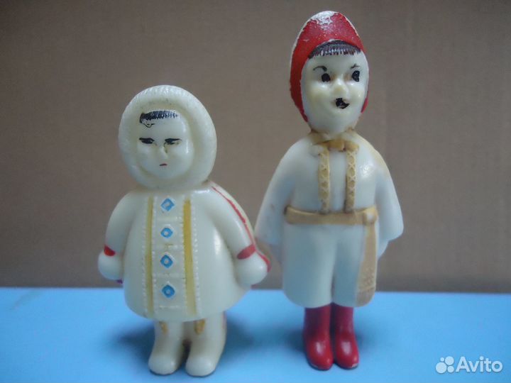 2-е Советские фигурки из колкого пластика