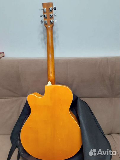 Акустическая гитара