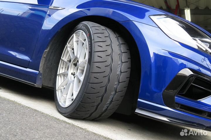 Yokohama Advan Neova AD09 295/30 R19