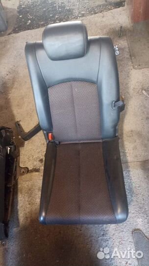 Сиденья 3-й ряд Nissan Elgrand PE52 VQ35DE 2011
