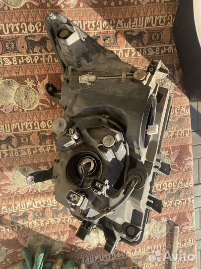 Передняя правая фара на Lexus GX 460