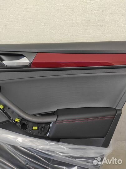 Дверная карта(обшивка)правая, задняя поло лифтбек