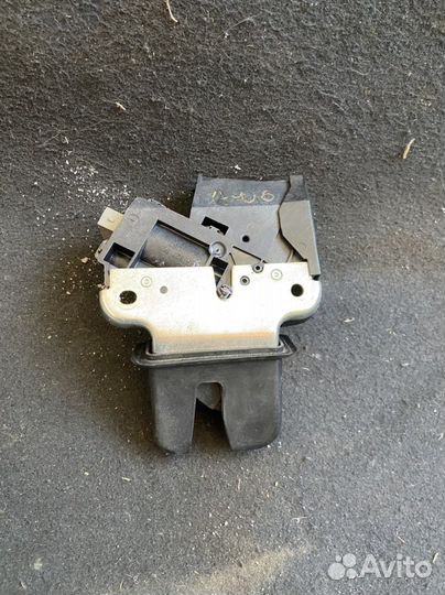 Замок крышки багажника Audi A6 C6 4F