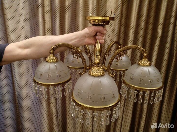 Люстра потолочная Италия с хрустальными элементами