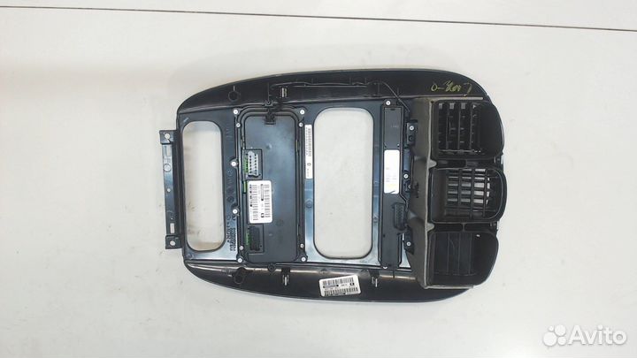 Рамка под магнитолу Chrysler Town-Country, 2001