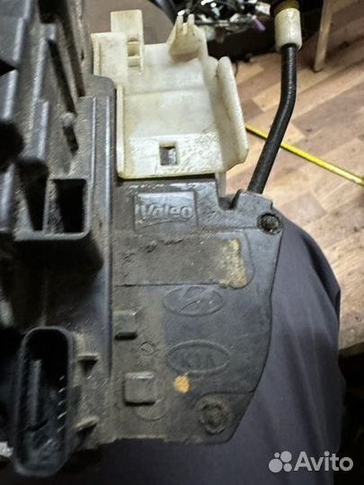 Замок двери передний левый Kia Ceed ED хэтчбек 1.6