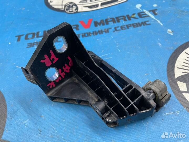 Крепление радиатора правое Mercedes-Benz C-Class