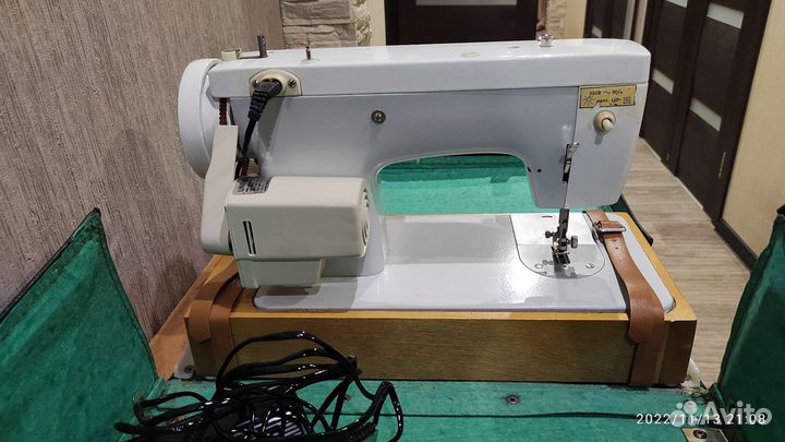 Швейная машина Чайка 142