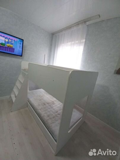 Двухъярусная кровать