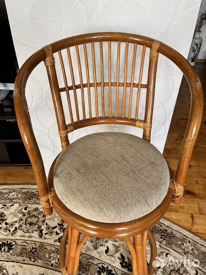 Стул барный из ротанга