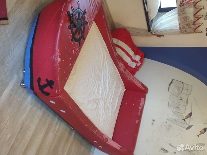 Кровать в детскую с матрасом