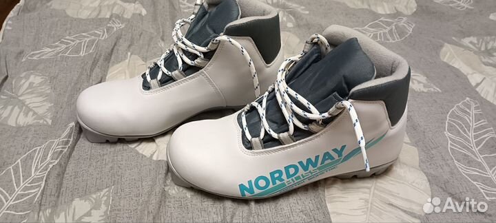 Лыжные ботинки 39 размера NNN
