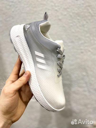 Кроссовки спортивные adidas