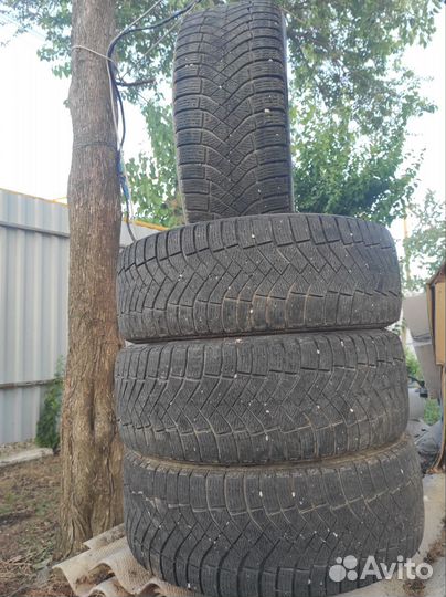 Pirelli Ice Zero FR 225/55 R18