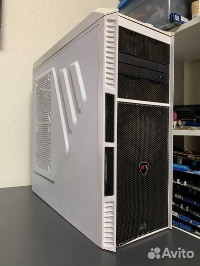 Компьютерный корпус Thermaltake Dokker