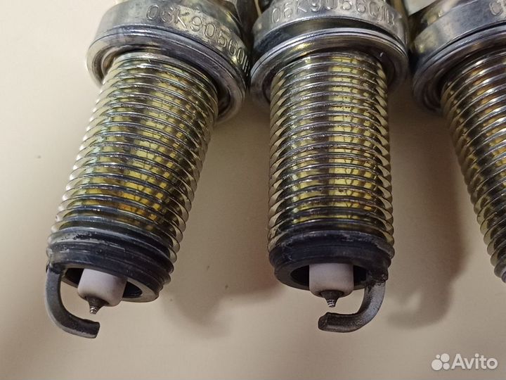 Свечи зажигания 06K905601B