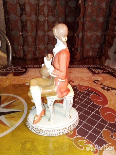 Фарфоровые статуэтки