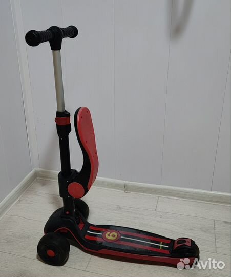 Самокат-беговел трехколесный с сиденьем
